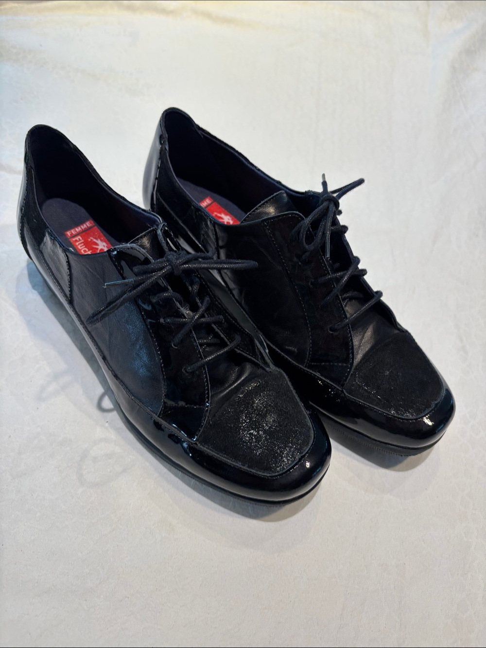 Fluchos Women's Black Leather Lace-Up Loafers